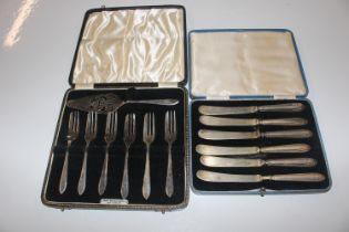 A cased set of six silver handled butter knives an