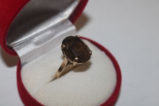 A 9ct gold and smoky topaz set dress ring, size M/
