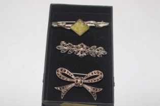 Three Sterling silver brooches, approx. 11gms tota