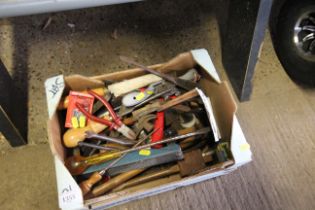 A tray box containing various hand tools to includ