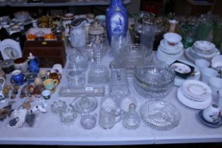 A quantity of table glassware