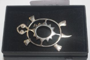 A Sterling silver turtle brooch approx. 8gms