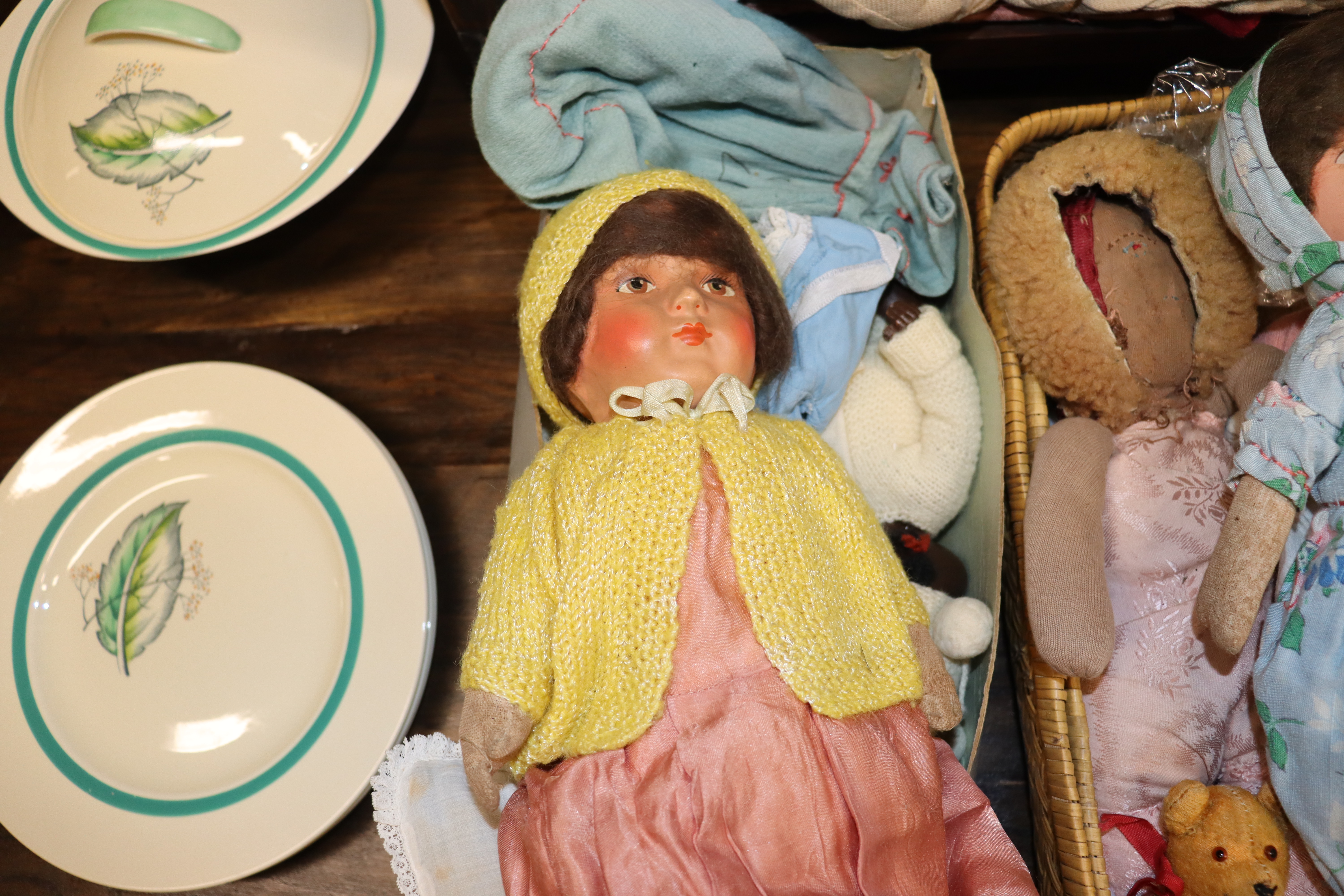 A quantity of vintage dolls, doll's bed etc. - Bild 2 aus 2