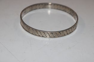 A Sterling silver fluted effect full bangle, appro