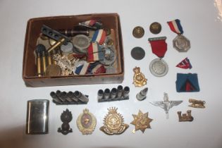 A box of mixed military badges, buttons, medals et