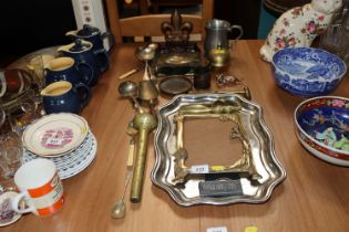 A collection of metal ware to include cast iron do