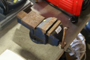 A 4" bench mounting vice