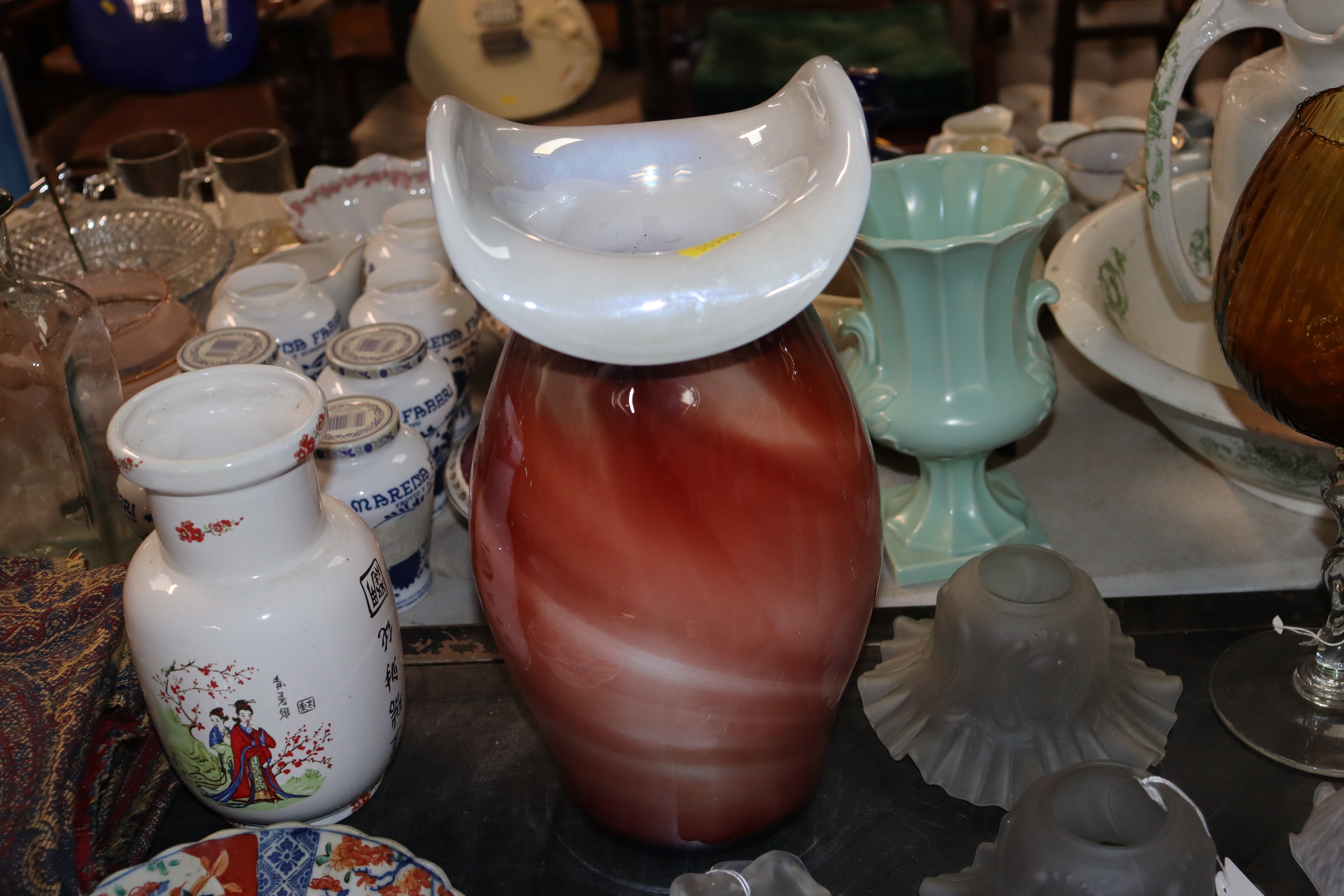 An Art Glass vase; a glass goblet; various glass o - Bild 2 aus 4