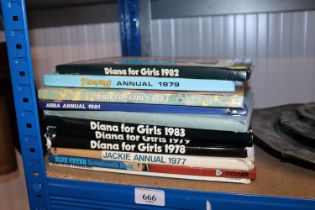 A quantity of girl's annuals