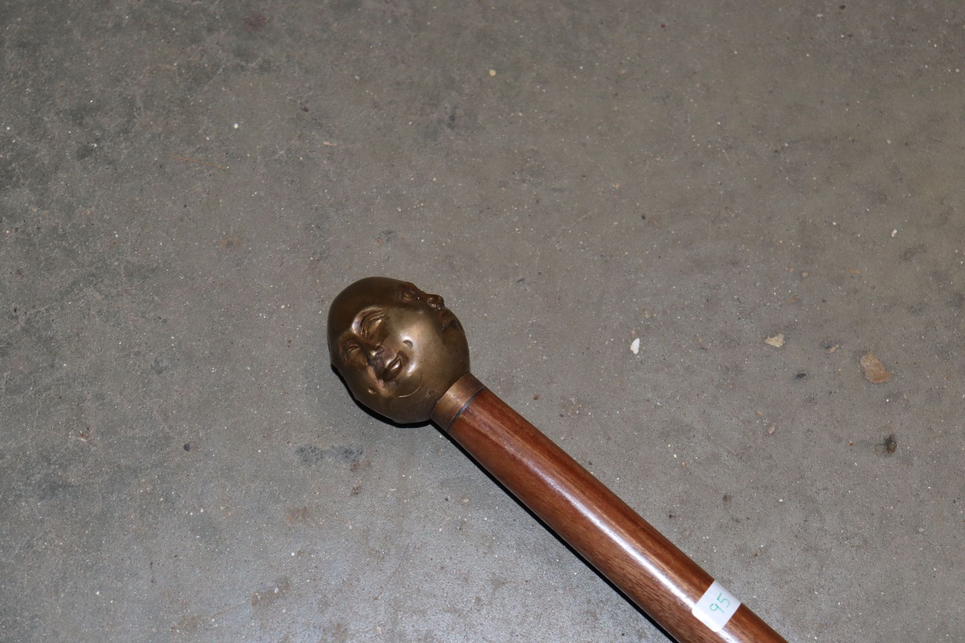 A walking stick with four sided Buddha's head hand - Image 2 of 2