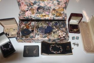 A cantilever jewellery box and contents of various