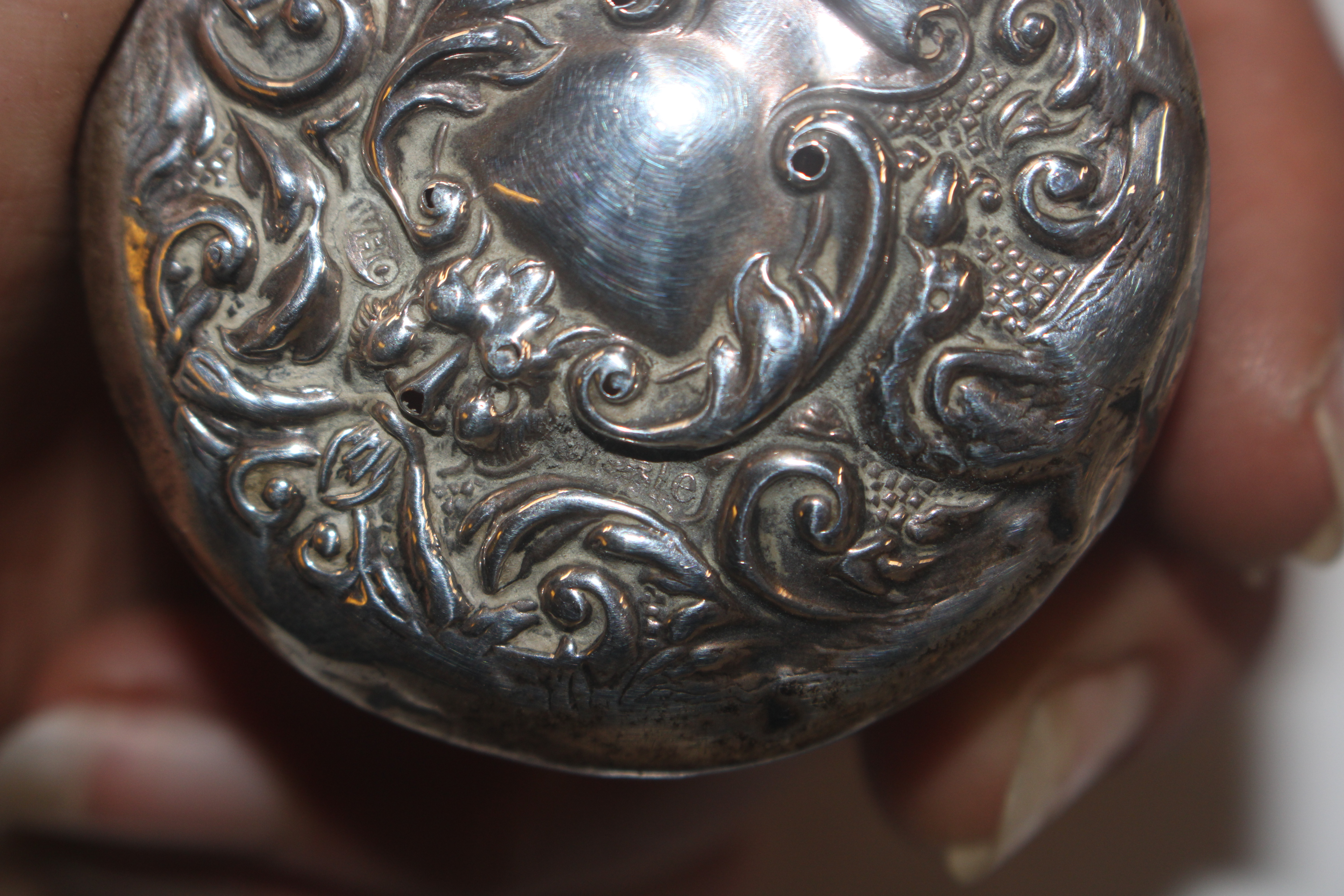 Six Oriental white metal spoons and shell shaped b - Image 4 of 7