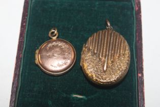 A yellow metal oval locket, approx. 11gms and a 9c