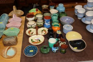 A quantity of various motto ware, Studio pottery e