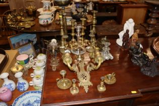 A quantity of various brass ware to include candle