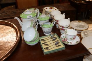 A quantity of various teaware to include a Royal A