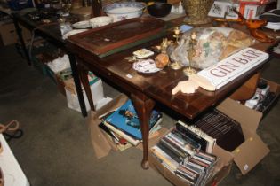 A draw leaf dining table