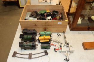 A collection of Hornby '0' gauge model railway ite