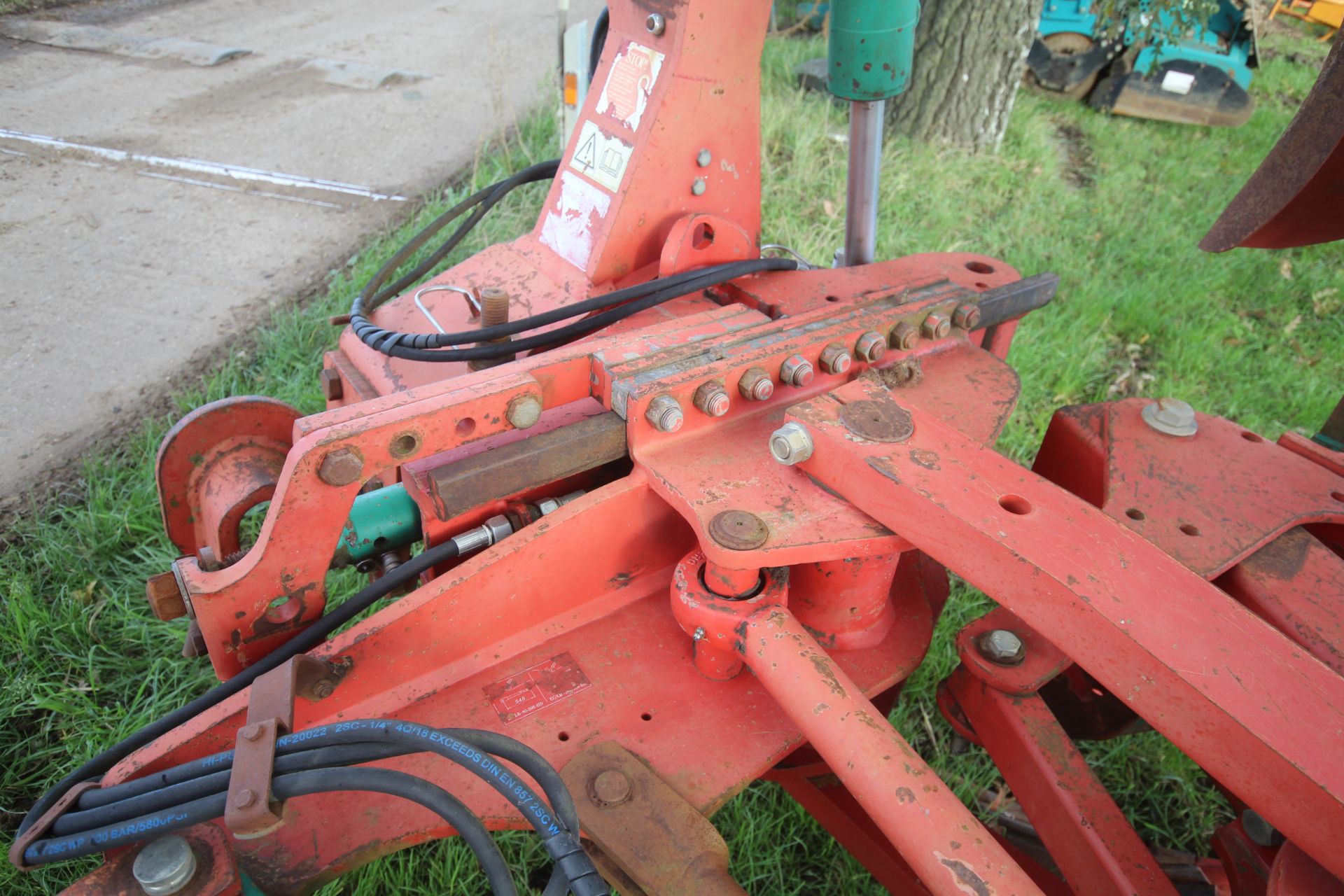Kverneland LB85 5+1F reversible plough. 85/300/28/HD. With 300HP headstock, 28 bodies, tungsten - Image 13 of 31