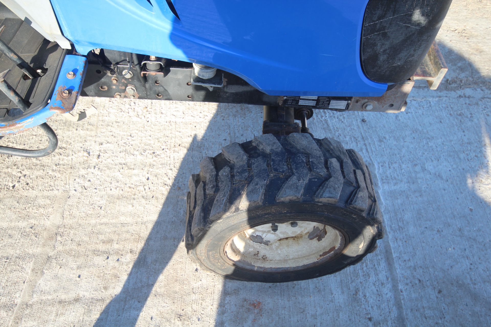 **UDATED DESCRIPTION** New Holland Boomer 25 4WD compact tractor. Registration EU17 AXK. Date of - Image 33 of 50