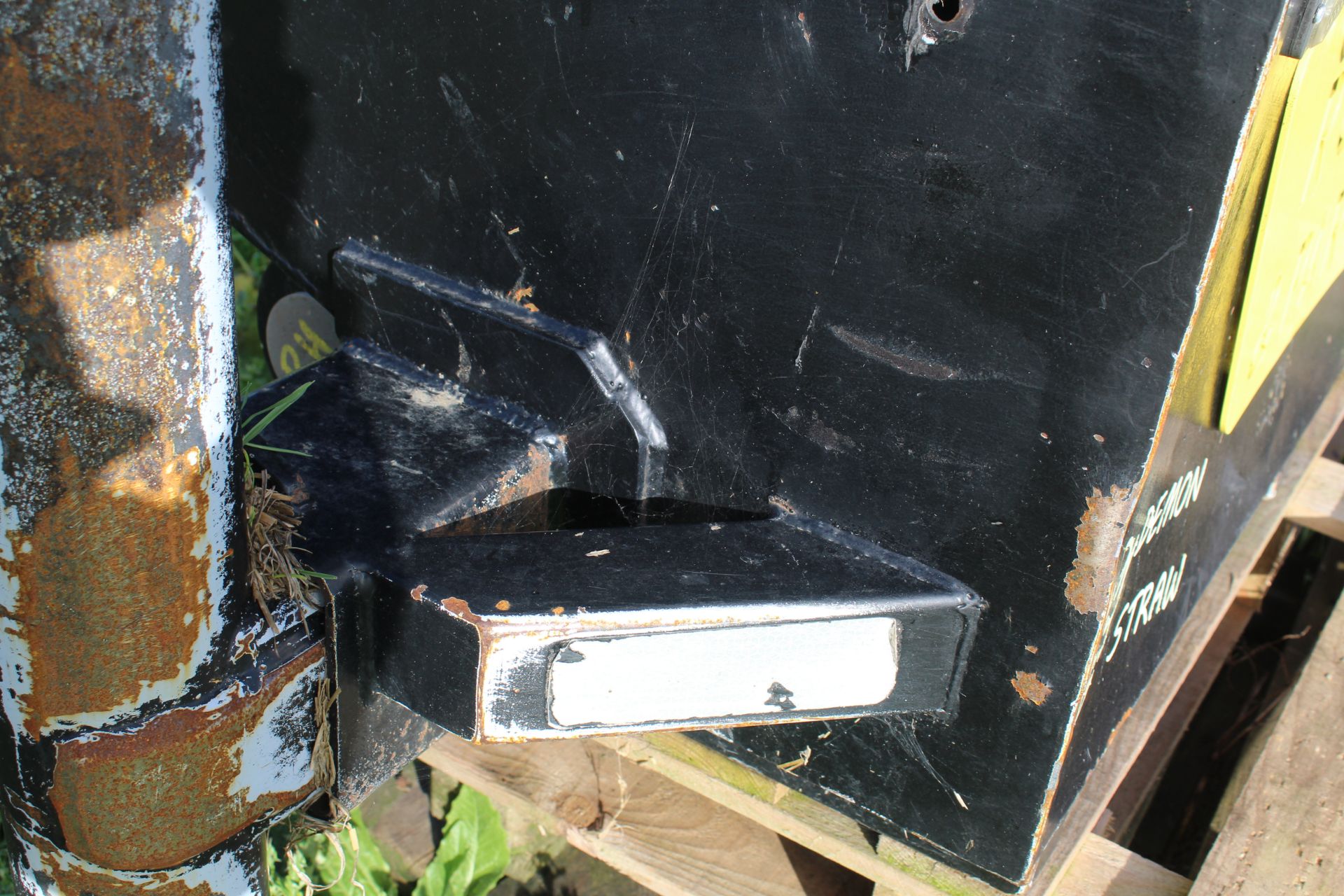 Front linkage mounted hydraulic nudge bar for chaser. With toolbox. V - Image 19 of 19