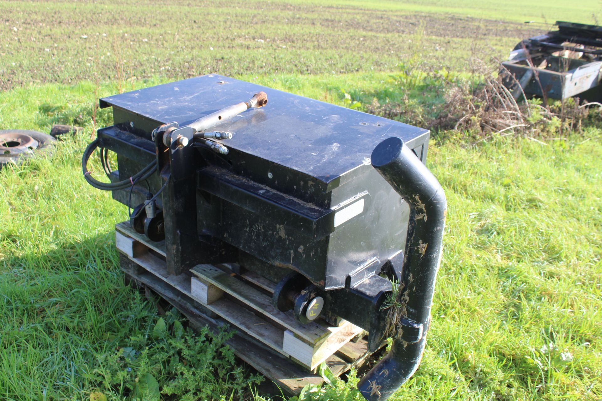 Front linkage mounted hydraulic nudge bar for chaser. With toolbox. V - Image 4 of 19