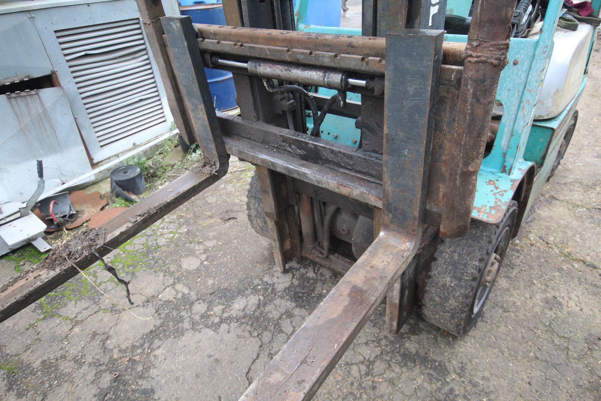 **UPDATED DESCRIPTION** Artison FD25 2.5T diesel masted forklift. With side shift. V **TO BE - Image 6 of 41