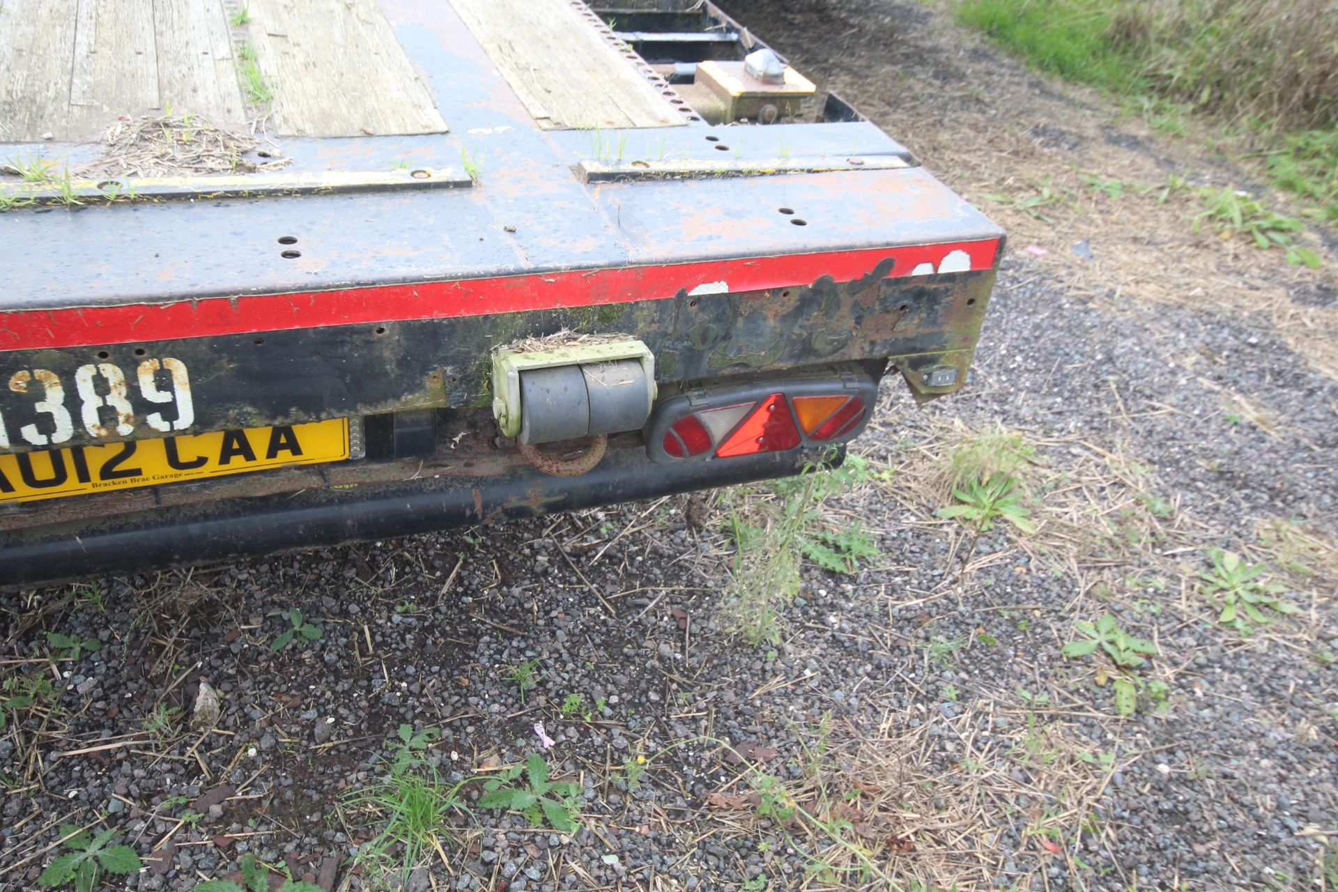 ** UPDATED DESCRIPTION ** c.45ft tri-axle low-ride sloper artic trailer. With low profile super - Image 36 of 58