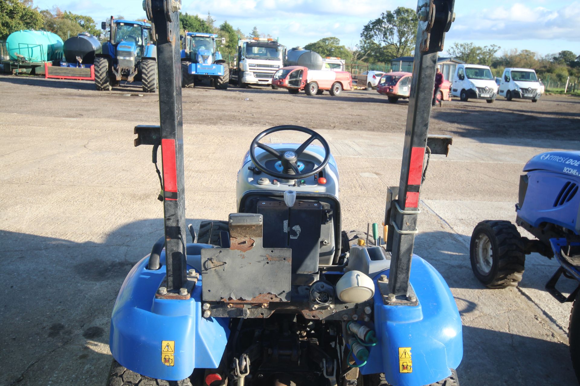 **UPDATED DESCRIPTION** New Holland Boomer 25 4WD compact tractor. Registration AY17 AHF. Date of - Image 19 of 45
