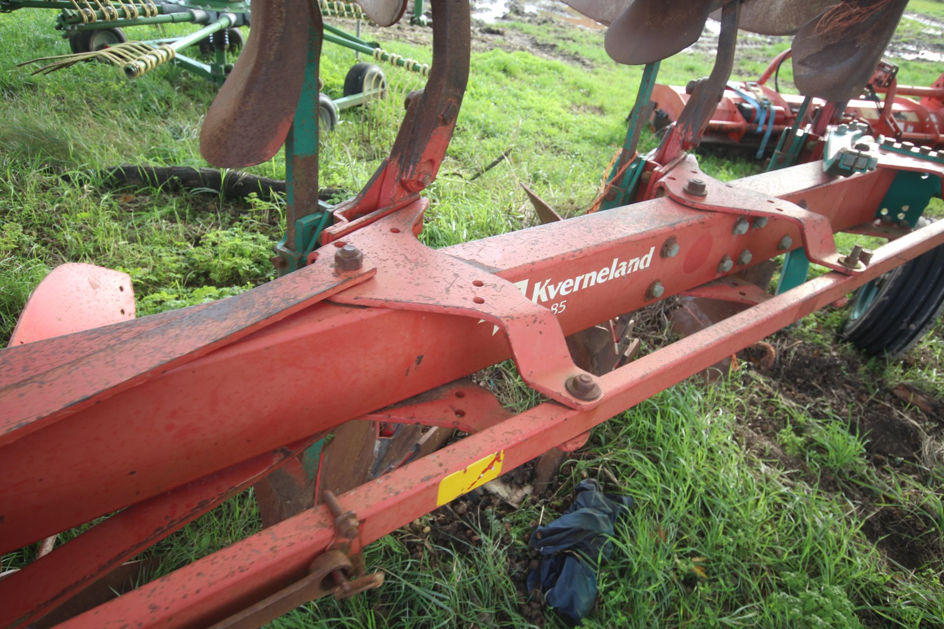 Kverneland LB85 5+1F reversible plough. 85/300/28/HD. With 300HP headstock, 28 bodies, tungsten - Image 19 of 31