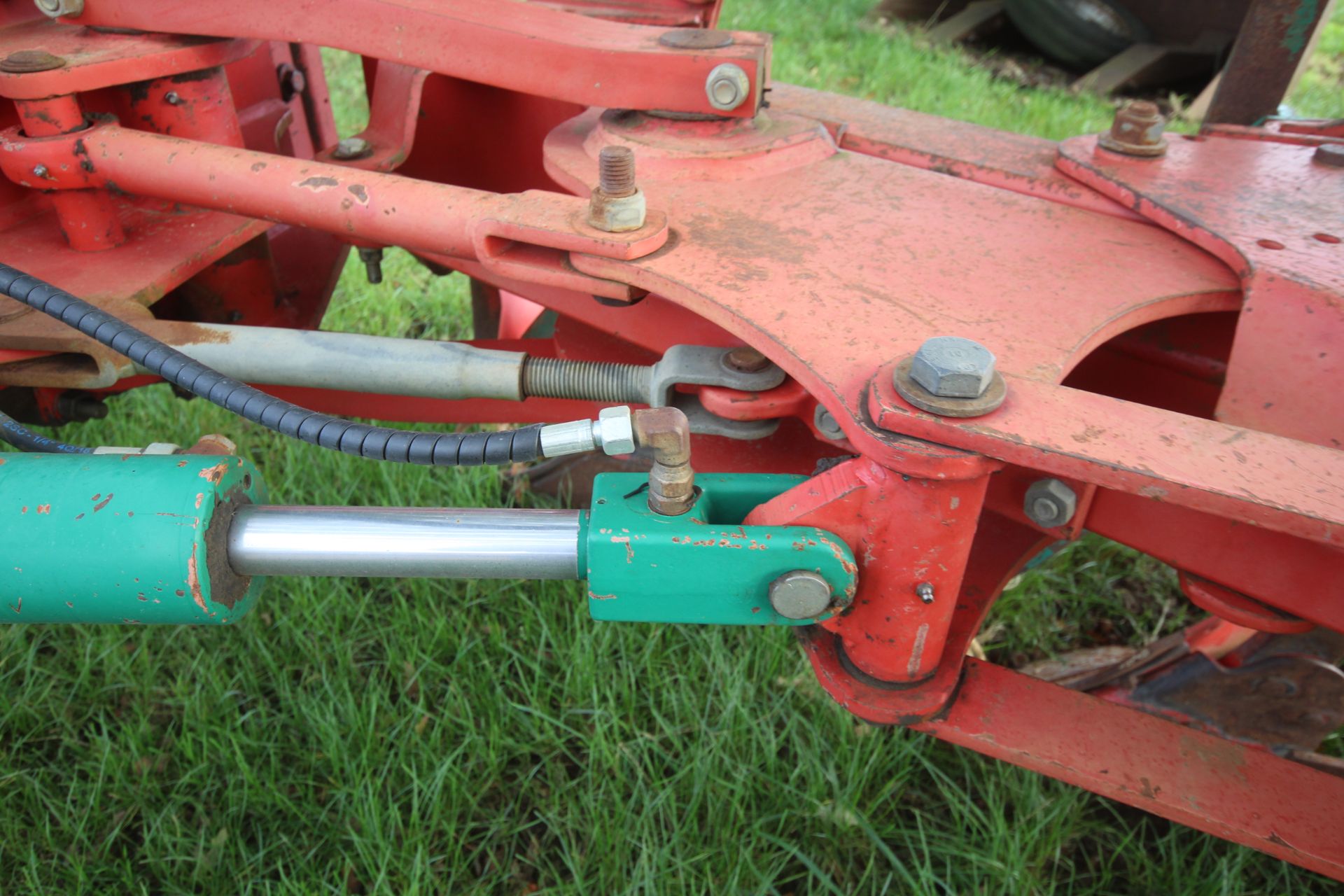 Kverneland LB85 5+1F reversible plough. 85/300/28/HD. With 300HP headstock, 28 bodies, tungsten - Image 15 of 31