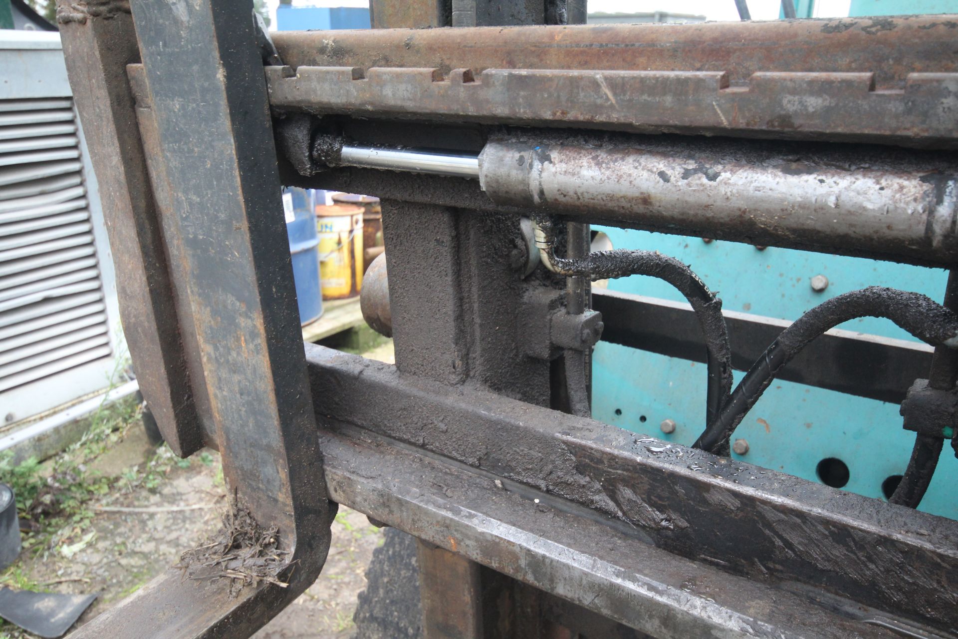 **UPDATED DESCRIPTION** Artison FD25 2.5T diesel masted forklift. With side shift. V **TO BE - Image 10 of 41