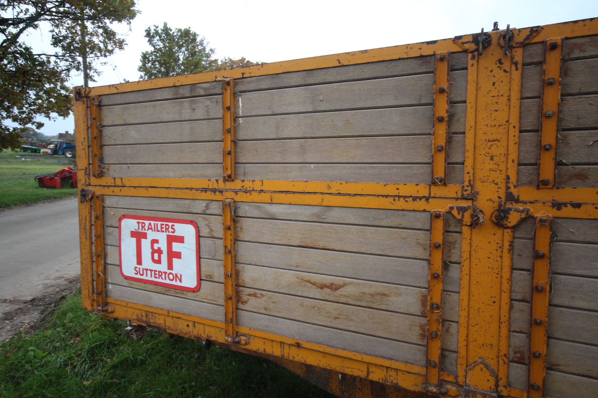 **UPDATED DESCRIPTION** T&F c.5T double drop side single axle tipping trailer. Included by kind - Image 20 of 28