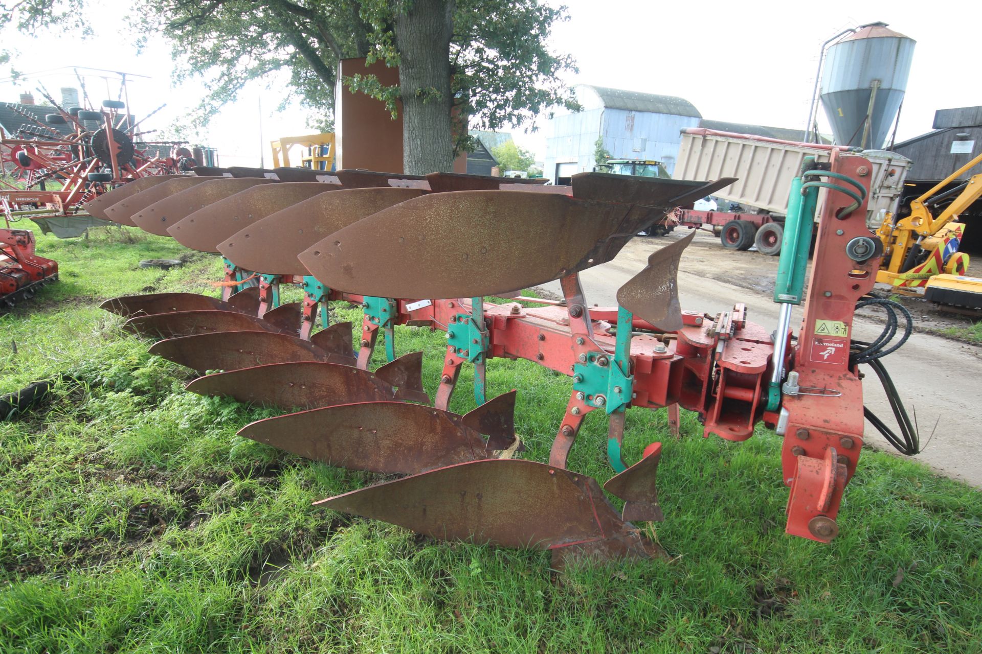 Kverneland LB85 5+1F reversible plough. 85/300/28/HD. With 300HP headstock, 28 bodies, tungsten - Image 2 of 31
