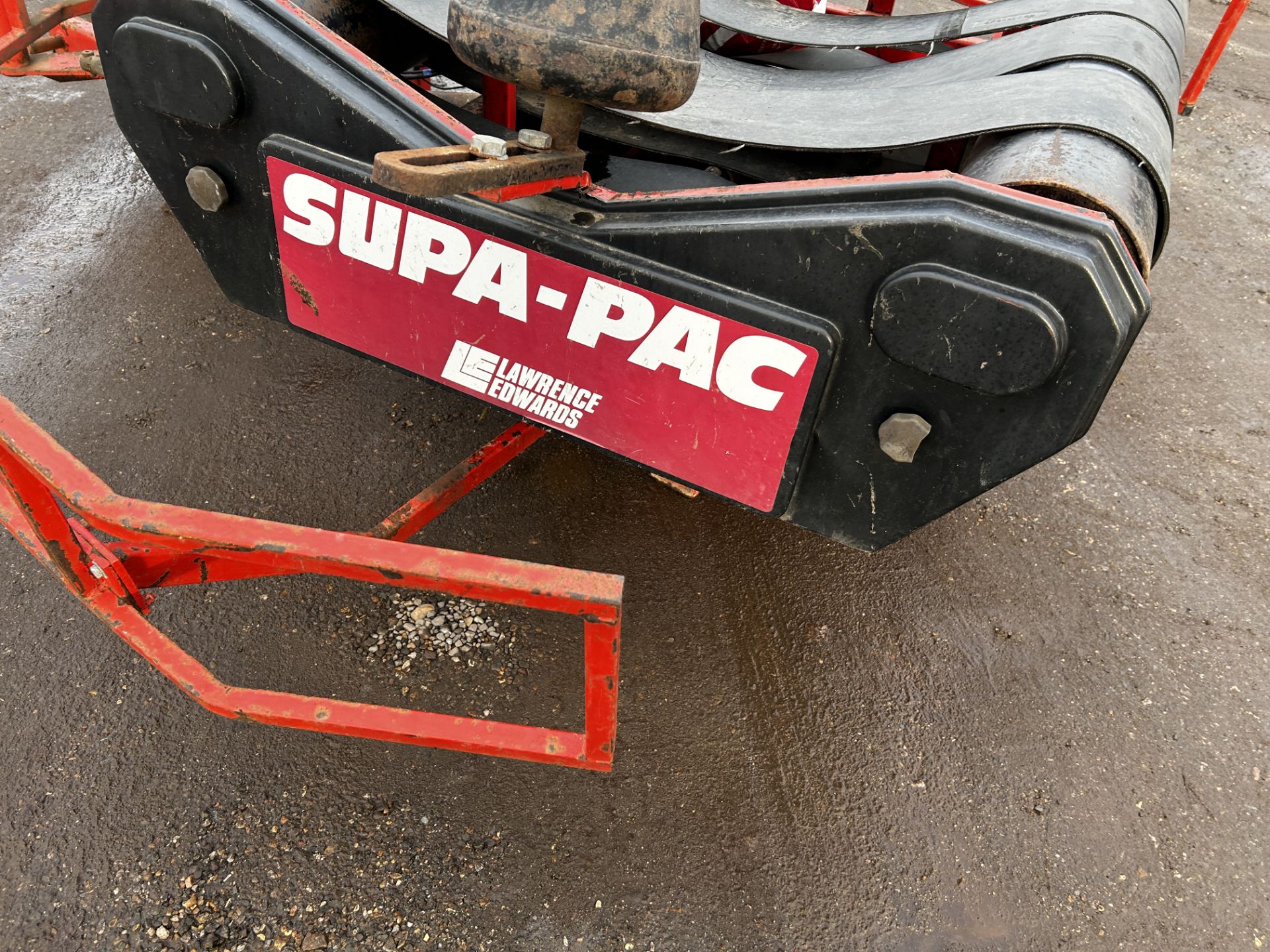 Lawrence Edward Supa-Pac remote control and automatic static linkage mounted hydraulic driven bale - Image 14 of 18