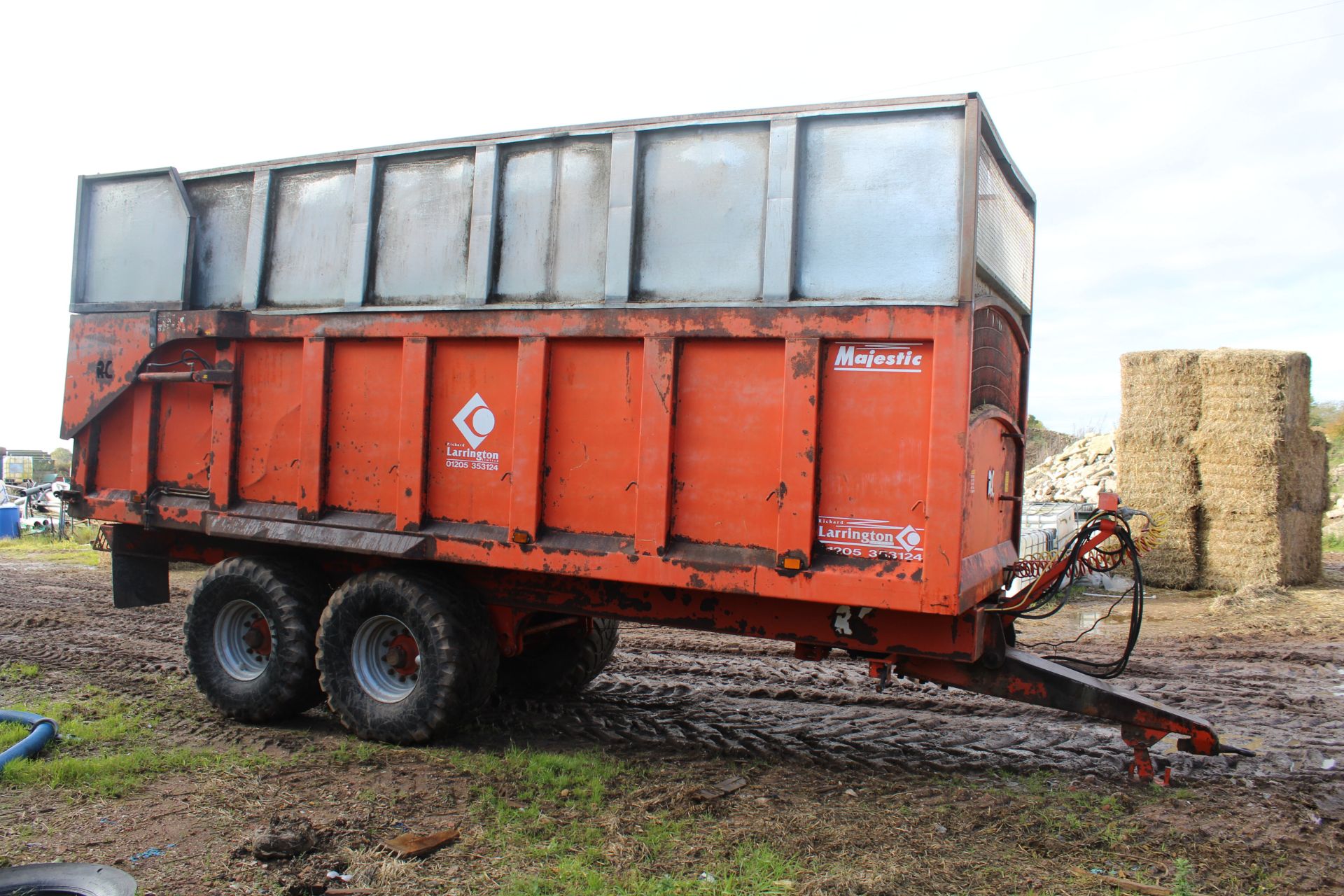 **UPDATED DESCRIPTION** Larrington Majestic 18T twin axle tipping trailer. 2009. With flotation - Image 2 of 42