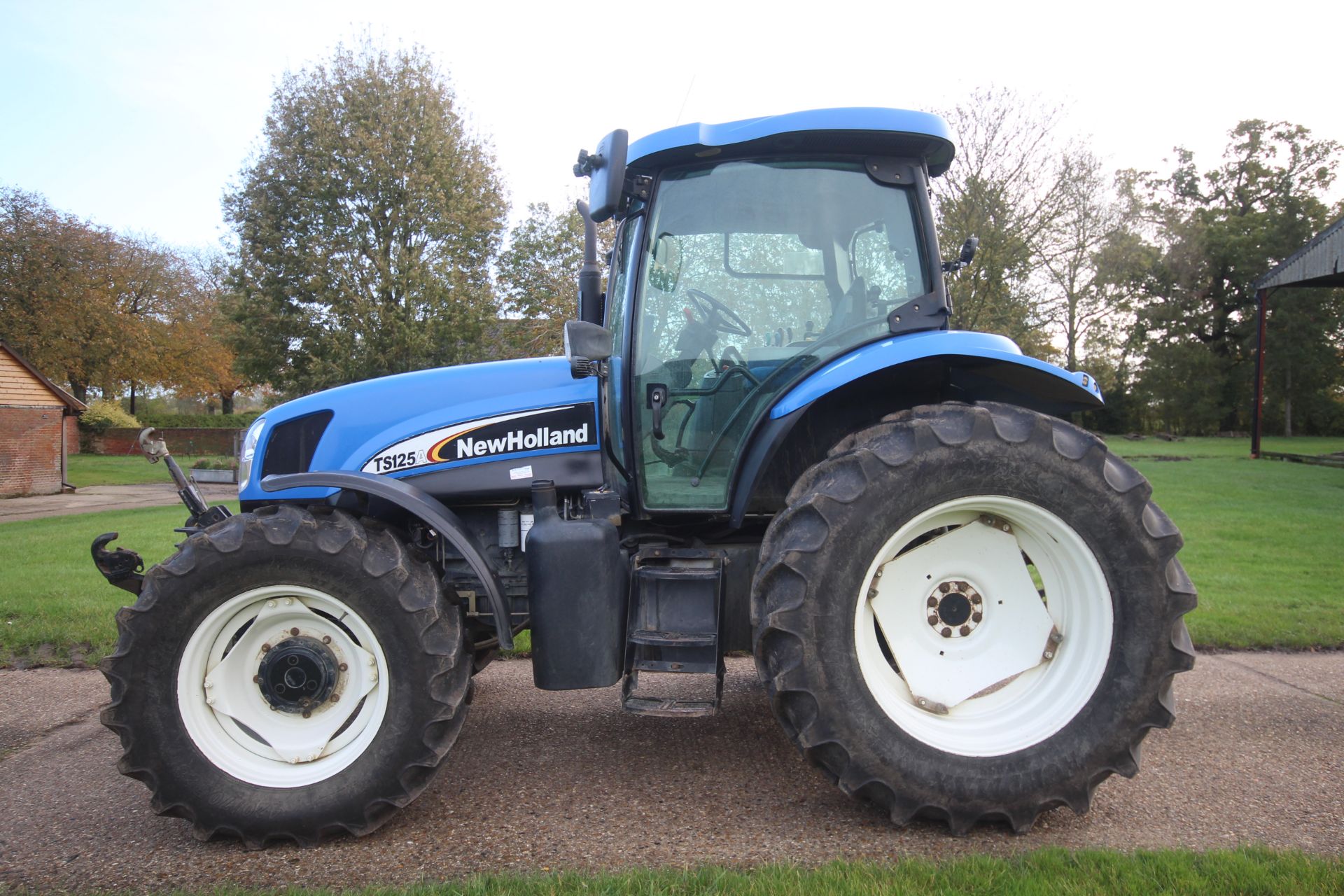 New Holland TS125A 4WD tractor. Registration AU04 ECC. Date of first registration 01/03/2004. 5, - Image 2 of 107