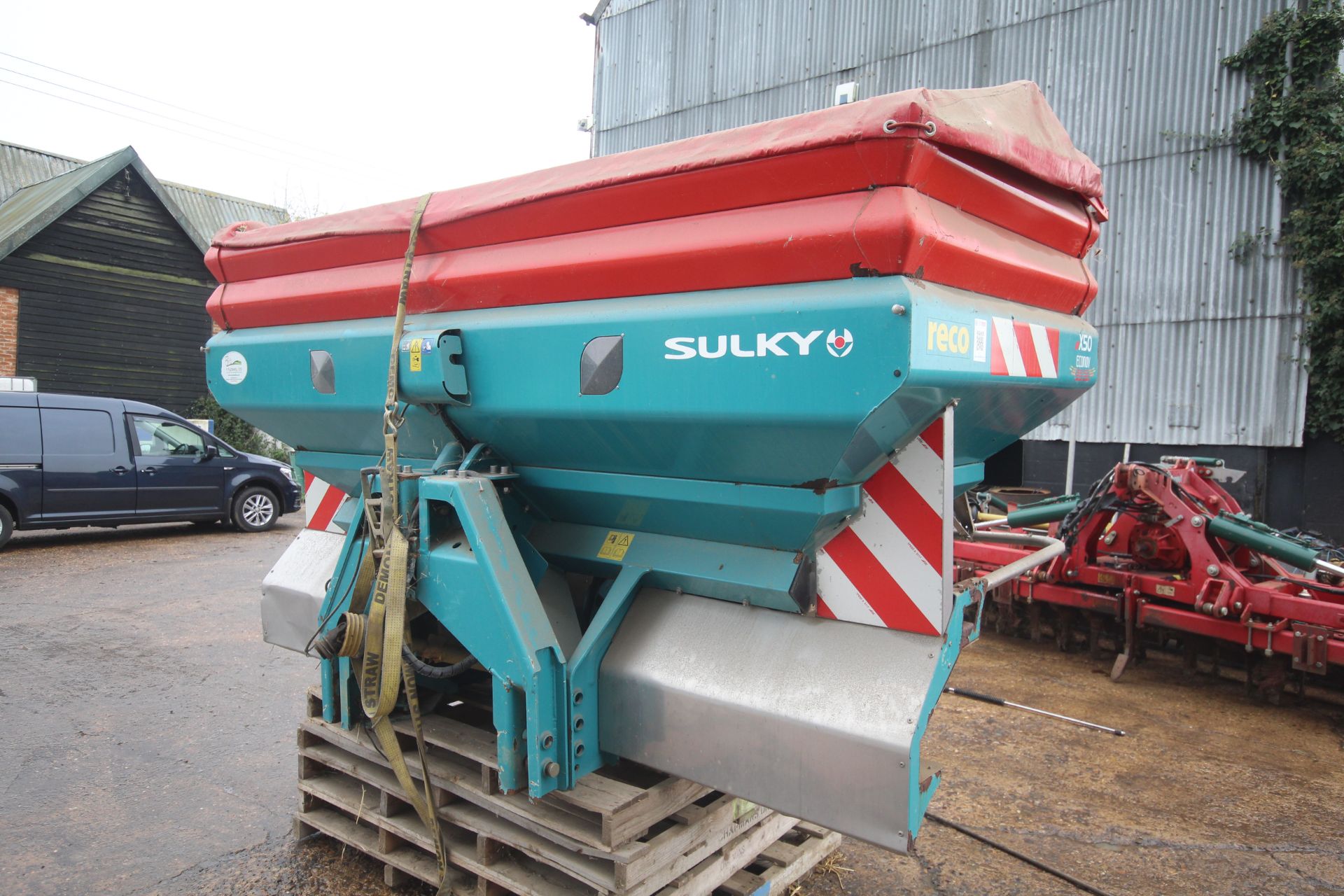 **UPDATED DESCRIPTION** Reco Sulky X50 Econov 4T twin disc fertiliser spreader. 2014. With hopper - Image 4 of 25