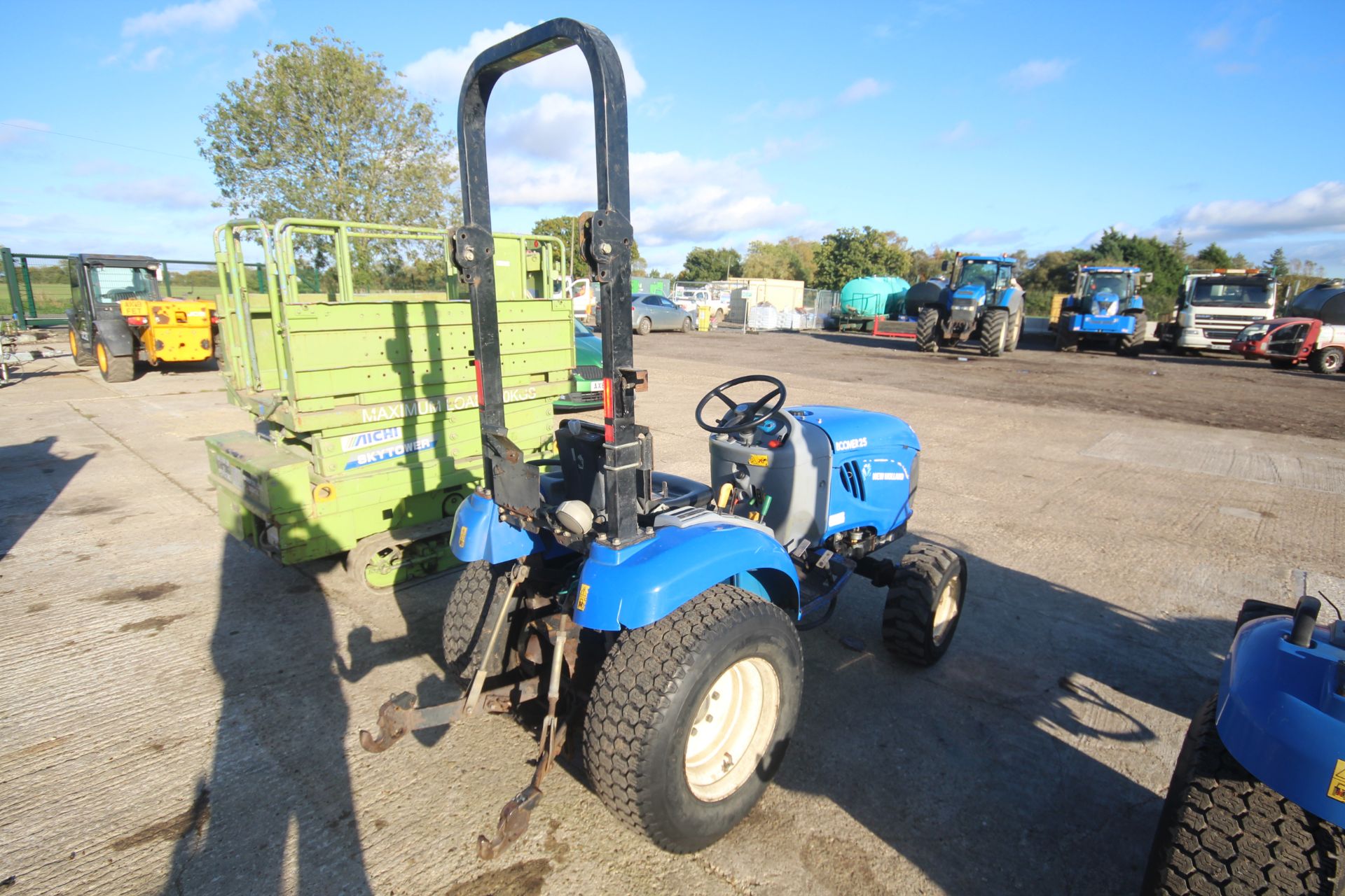 **UPDATED DESCRIPTION** New Holland Boomer 25 4WD compact tractor. Registration AY17 AHF. Date of - Image 2 of 45