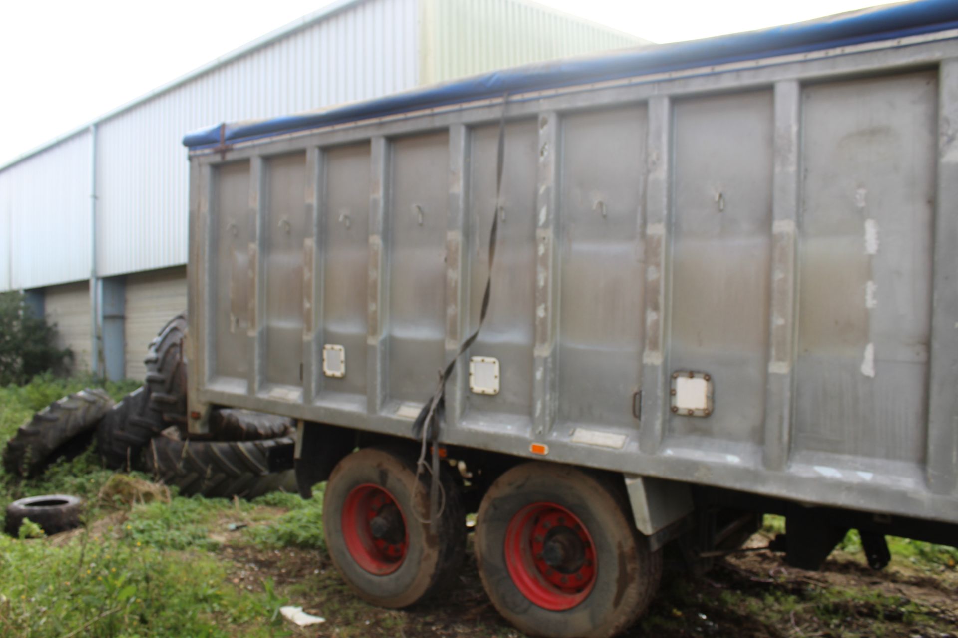**UPDATED DESCRIPTION** c. 18-20T twin axle lorry conversion tipping trailer. With super singles, - Image 3 of 47
