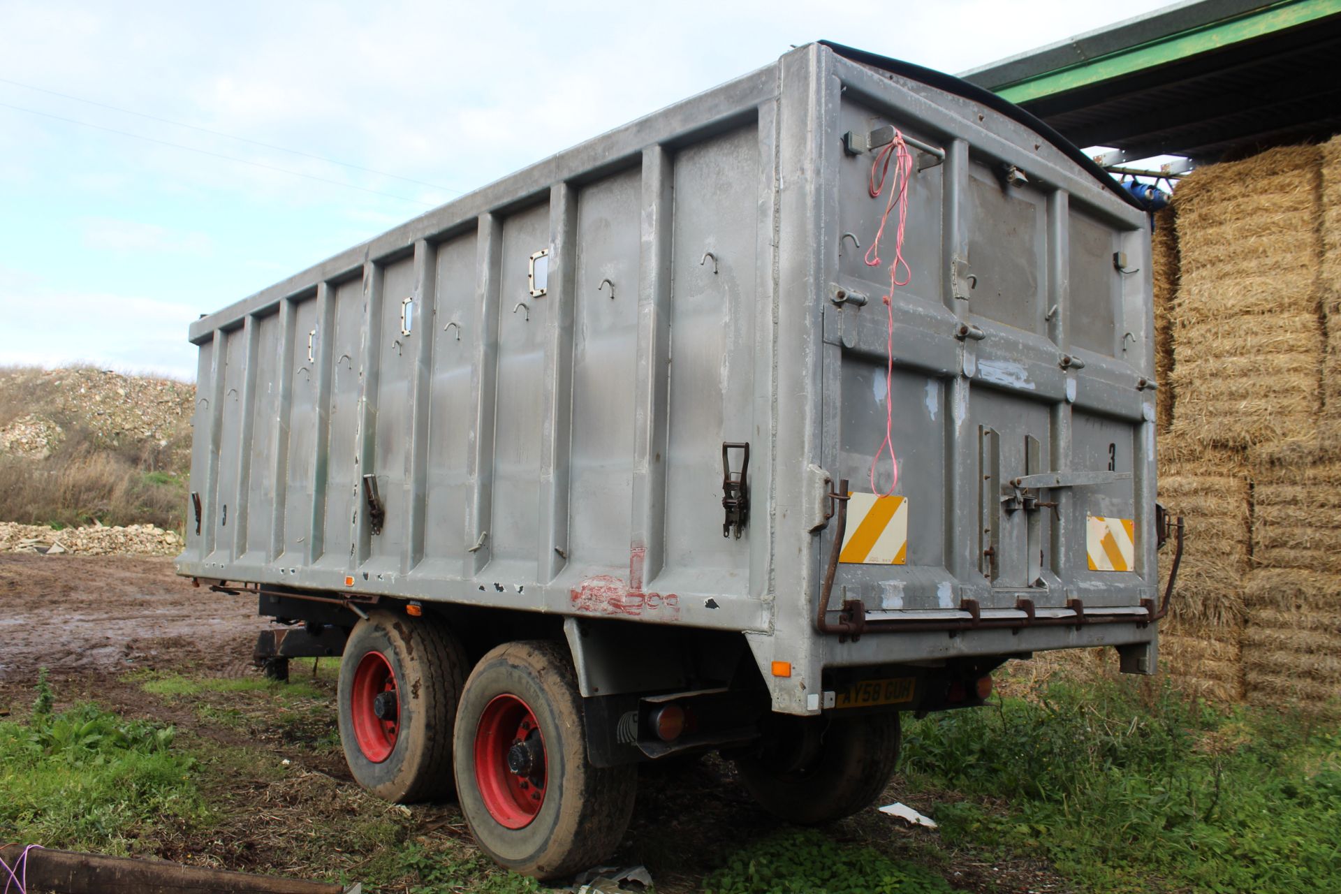 **UPDATED DESCRIPTION** c. 18-20T twin axle lorry conversion tipping trailer. With super singles, - Image 5 of 47