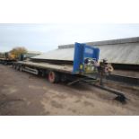 ** UPDATED DESCRIPTION & PHOTOS ** c.45ft tri-axle low-ride beavertail artic trailer. With low