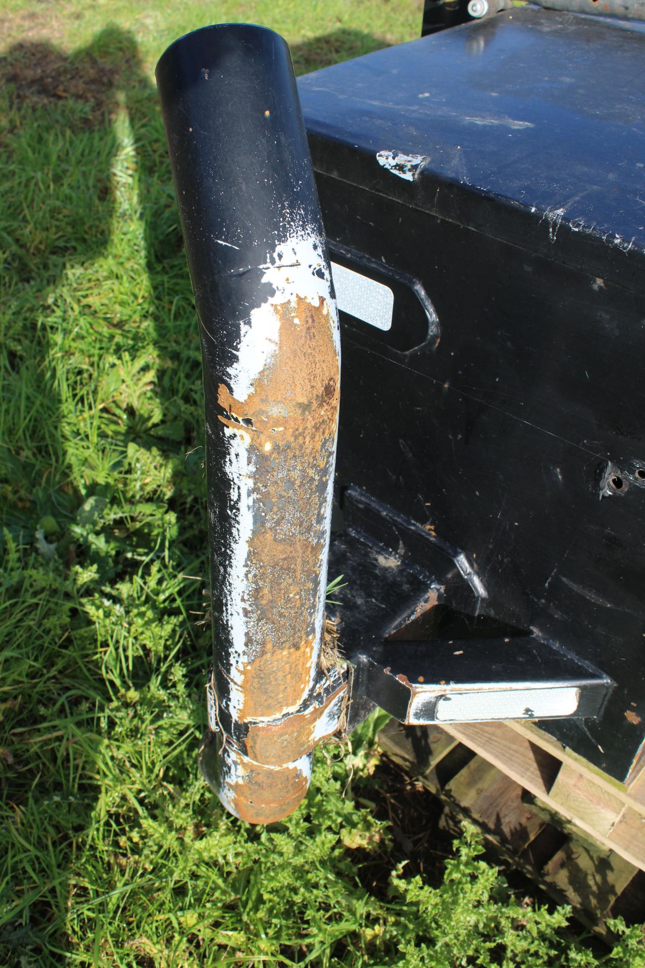 Front linkage mounted hydraulic nudge bar for chaser. With toolbox. V - Image 17 of 19