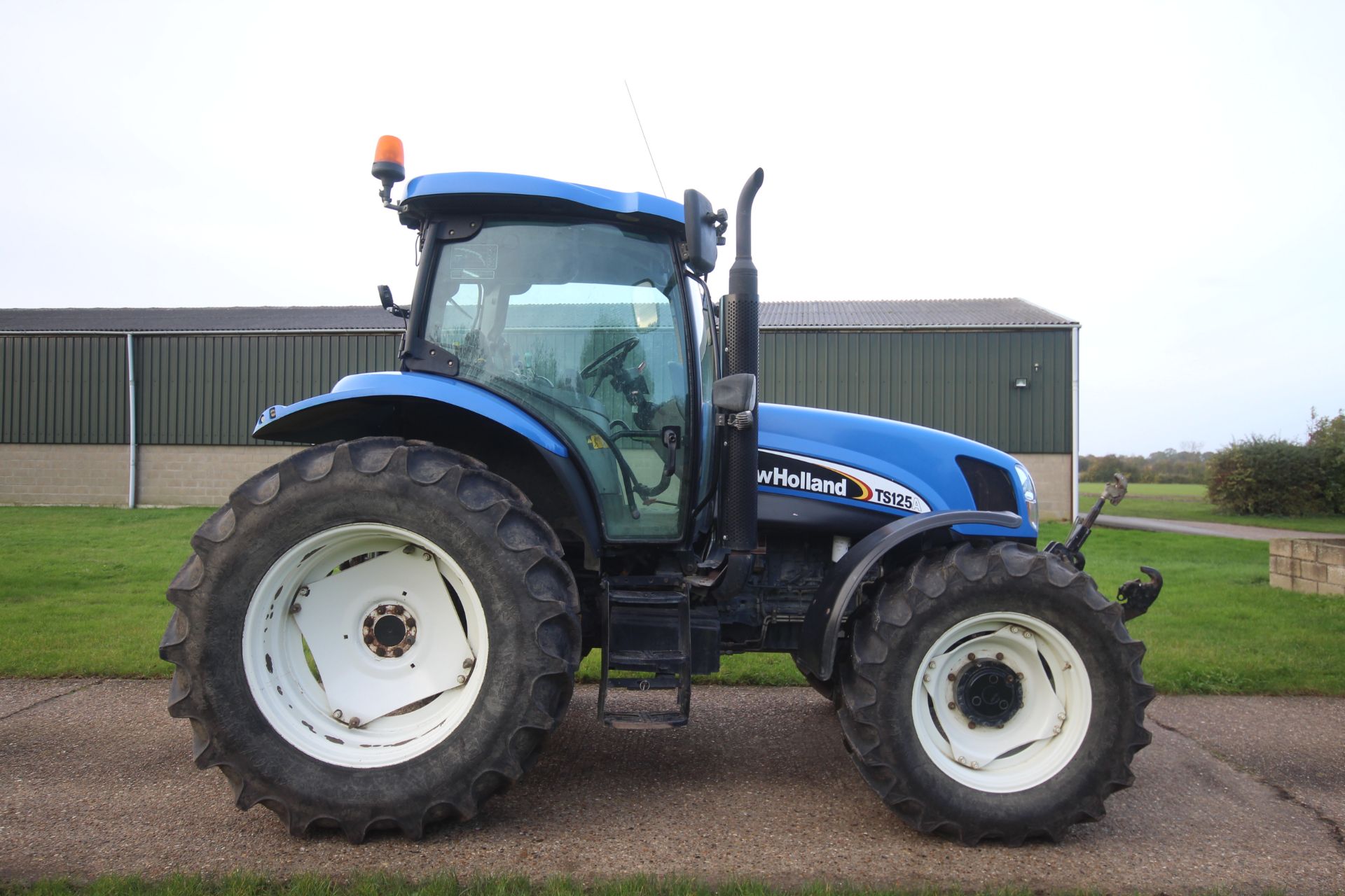 New Holland TS125A 4WD tractor. Registration AU04 ECC. Date of first registration 01/03/2004. 5, - Image 6 of 107
