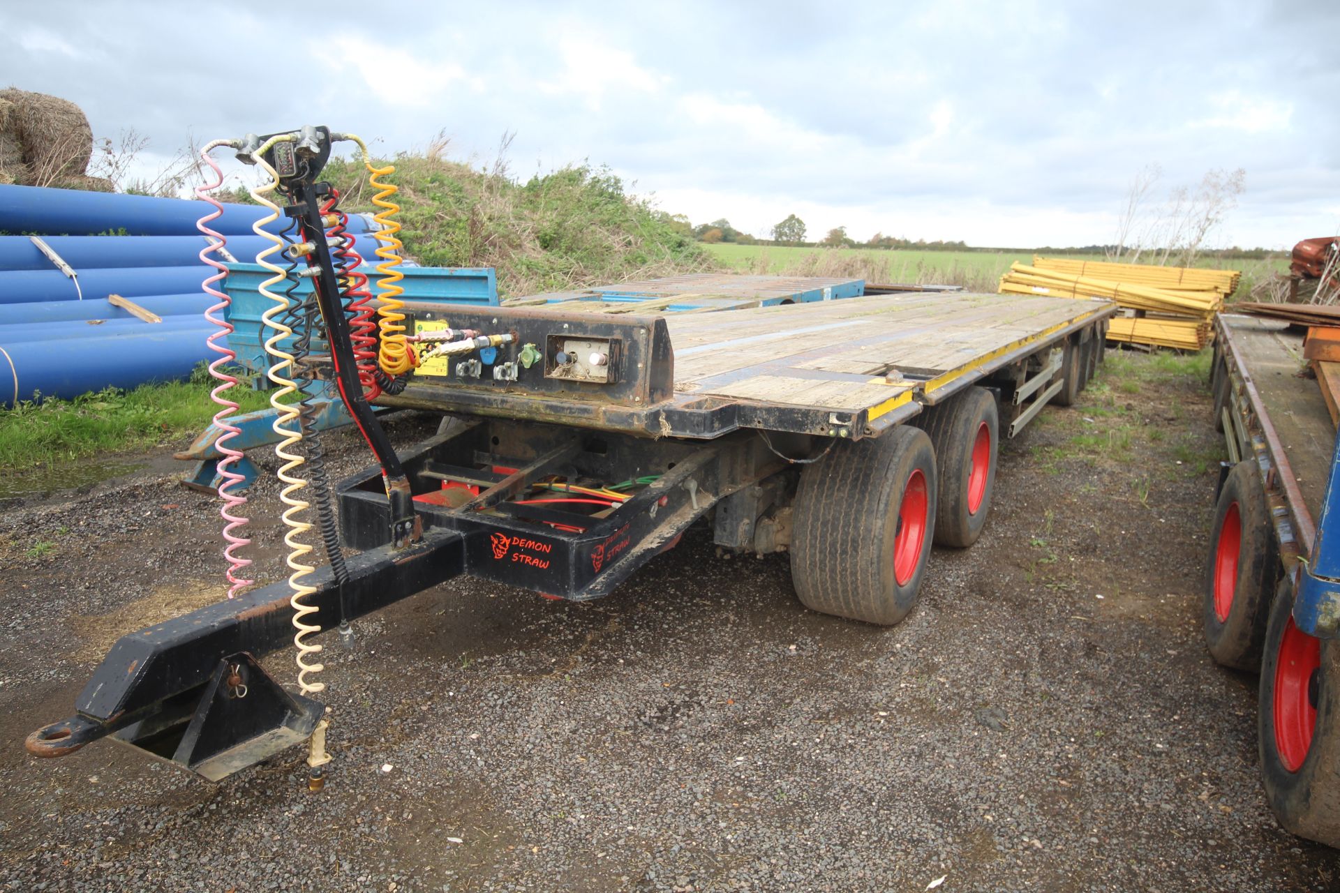 ** UPDATED DESCRIPTION ** c.45ft tri-axle low-ride sloper artic trailer. With low profile super