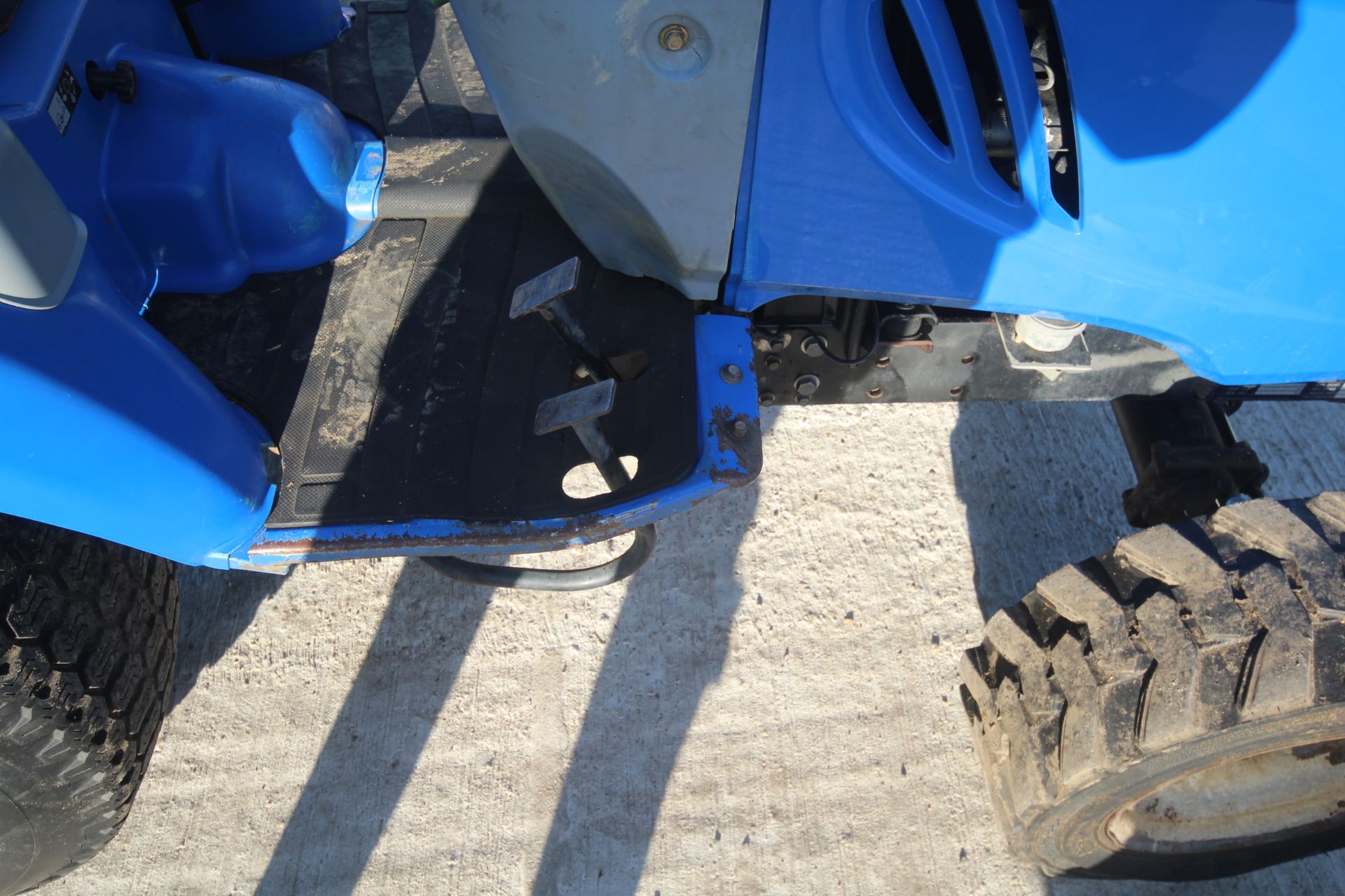 **UDATED DESCRIPTION** New Holland Boomer 25 4WD compact tractor. Registration EU17 AXK. Date of - Image 32 of 50