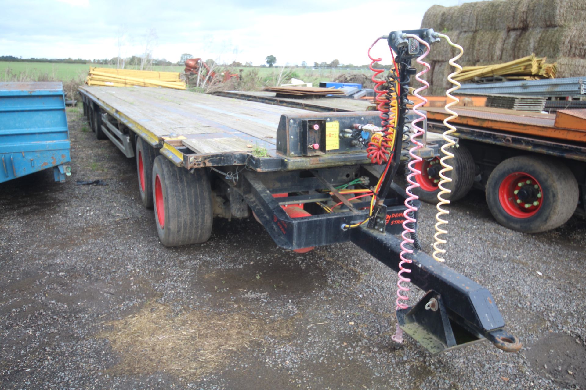 ** UPDATED DESCRIPTION ** c.45ft tri-axle low-ride sloper artic trailer. With low profile super - Image 2 of 58