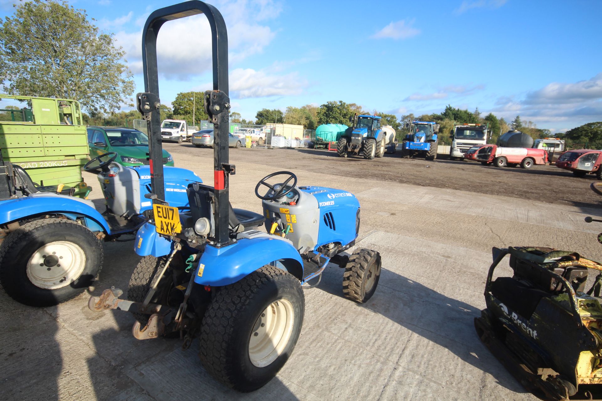 **UDATED DESCRIPTION** New Holland Boomer 25 4WD compact tractor. Registration EU17 AXK. Date of - Image 3 of 50