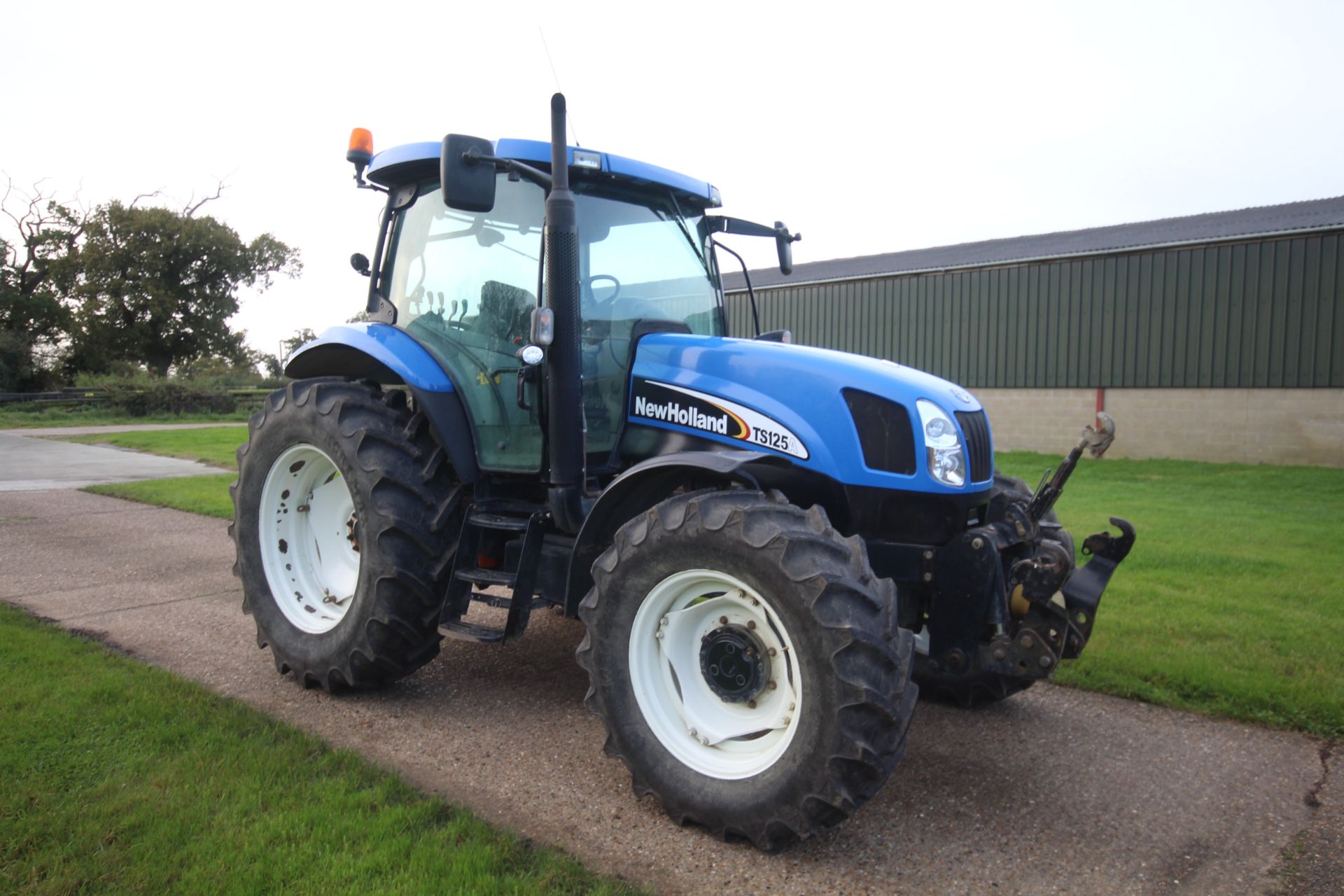 New Holland TS125A 4WD tractor. Registration AU04 ECC. Date of first registration 01/03/2004. 5, - Image 7 of 107