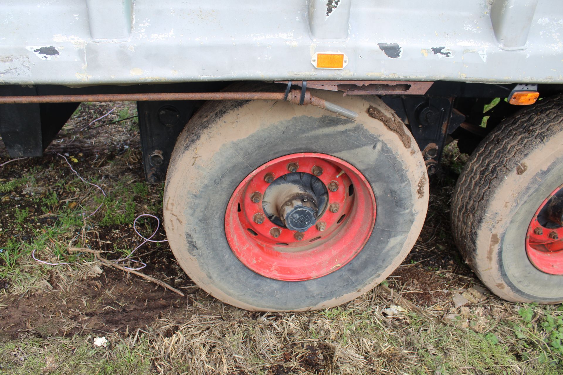 **UPDATED DESCRIPTION** c. 18-20T twin axle lorry conversion tipping trailer. With super singles, - Image 19 of 47